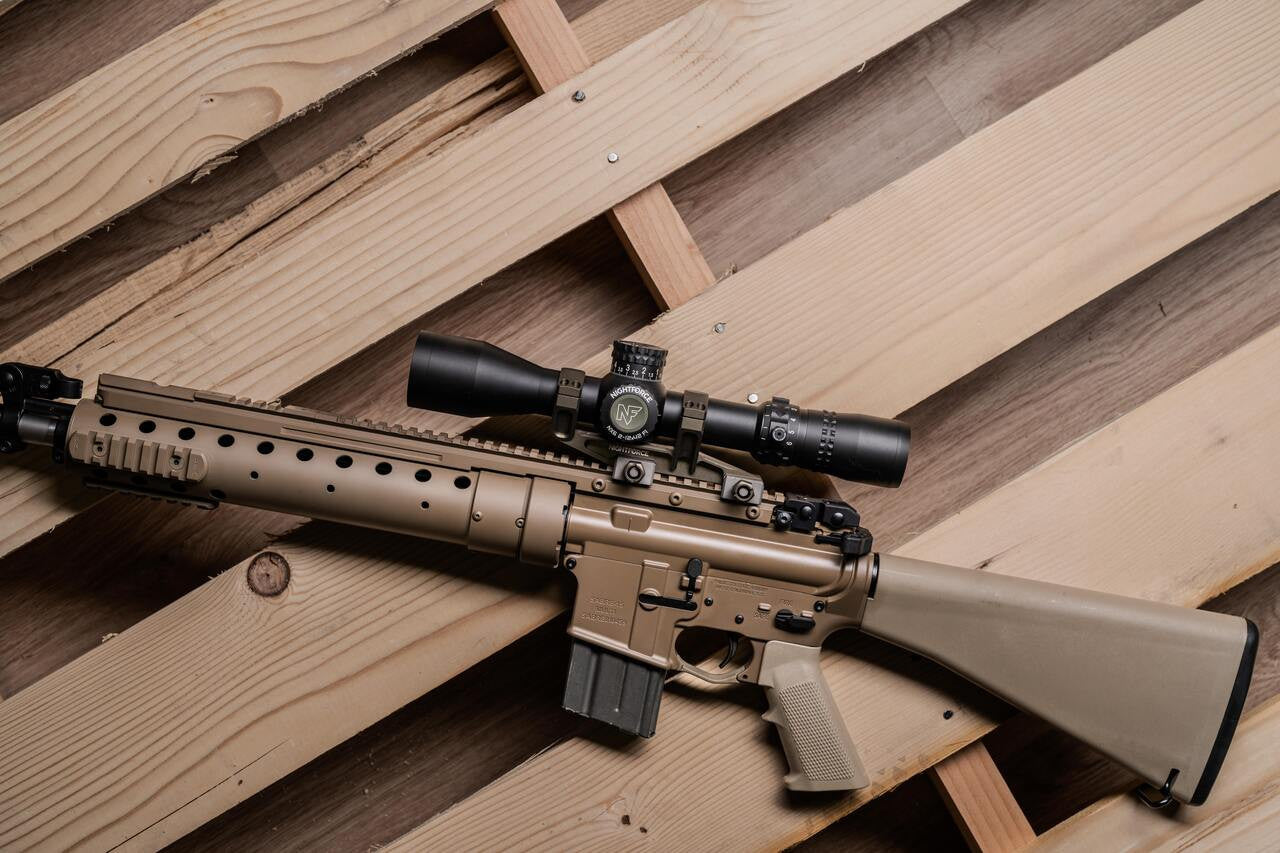 NX6 2-12x42 F1 FFP MIL Belyst Kikarsikte